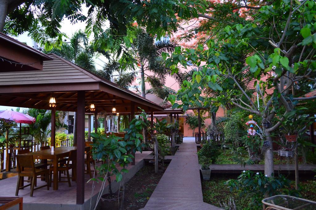 La Paillote Guest House Rayong Bagian luar foto